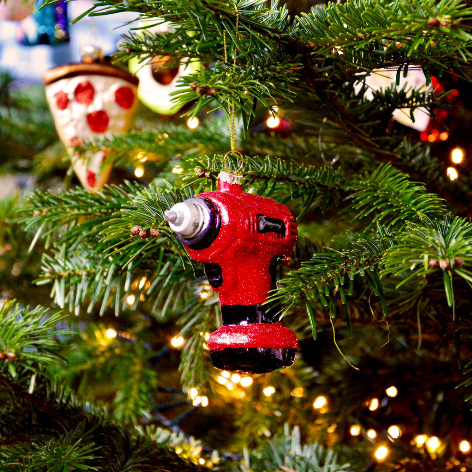 Glazen kerstbal, rode boormachine, H9cm - een unieke toevoeging voor de klusser in de kerstsfeer, boormachine, boor, kerstbal, rood,